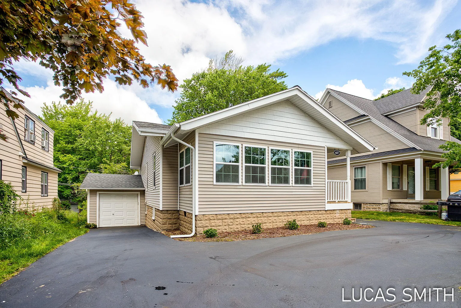 607 S Shore Dr photo 1