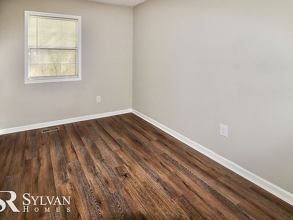 5th image of 40 Roffman Pl