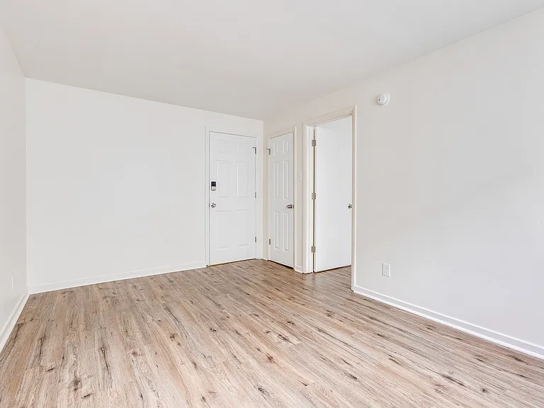 525 Washington Ave #3 — Photo 4