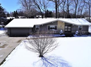 17965 Redvere Dr, Brookfield, WI 53045