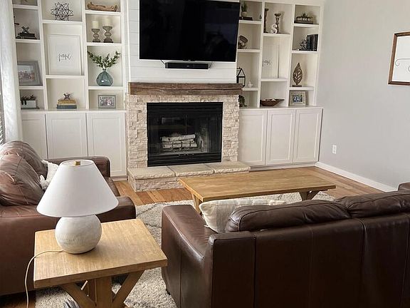 2nd image of 3834 Sequoia Dr