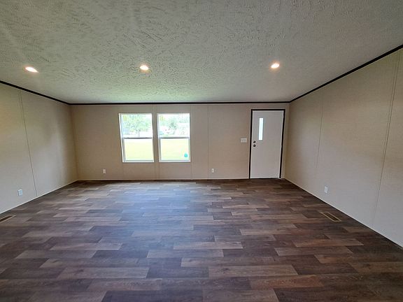 4th image of 162 Kathryn Dr