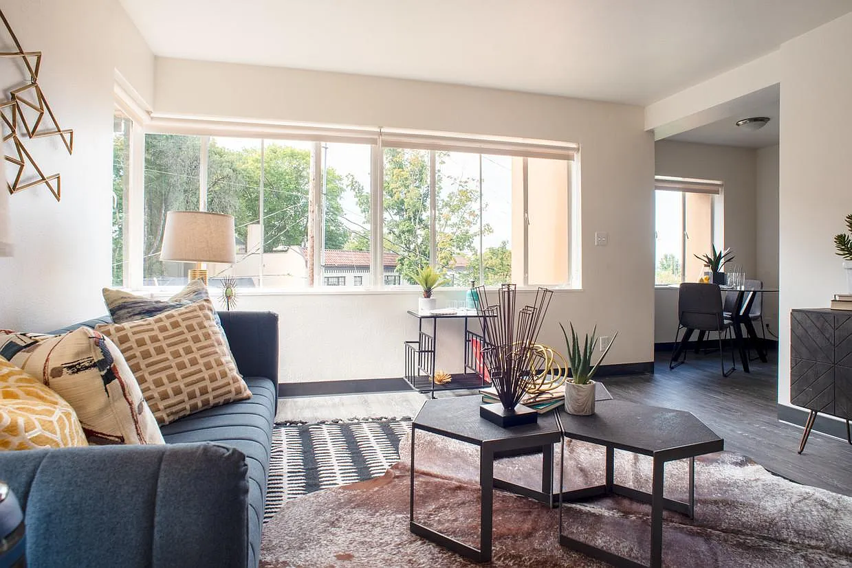 Portland Towers Apartments — Photo 4