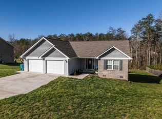 437 Deerfield Rd, Crossville, TN 38555