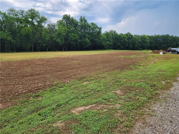 125 Barbara Ln, Frontenac, KS 66763