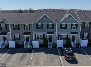 5 Castle Dr, Gilbertsville, PA 19525