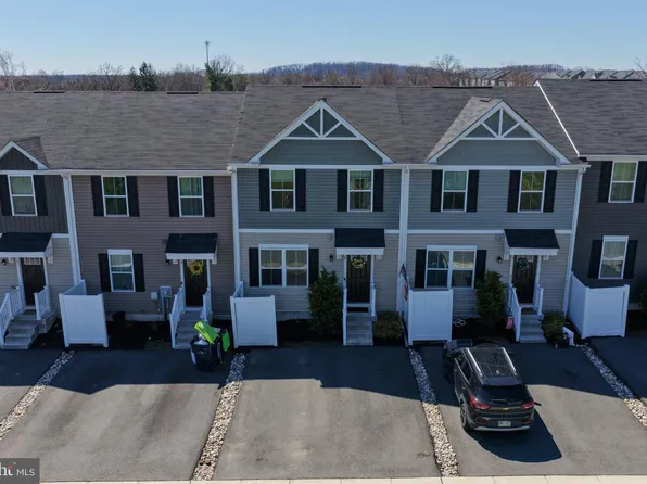 5 Castle Dr, Gilbertsville, PA 19525