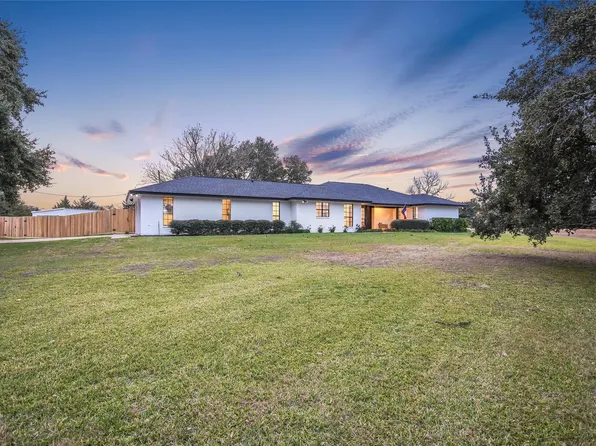 6569 Cutoff Rd, Fayetteville, TX 78940