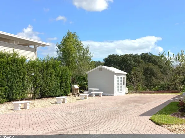 2421 Saint George Dr, Davenport, FL 33837