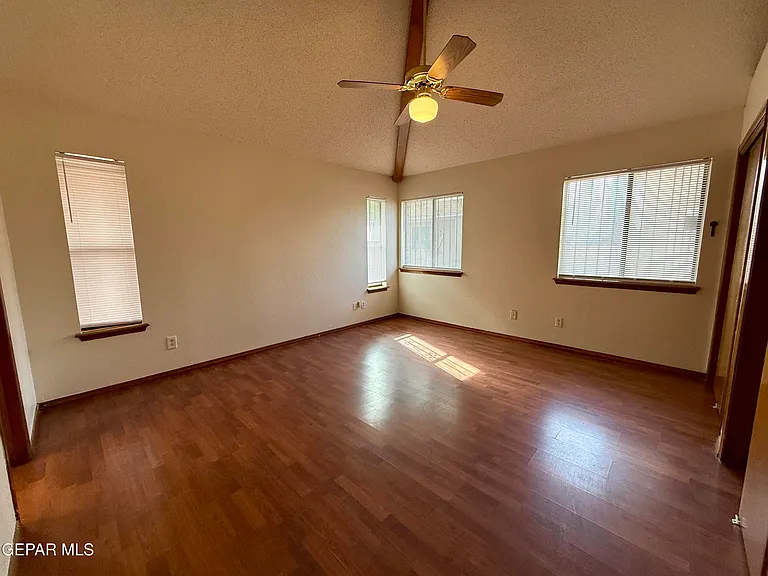 764 Colchester Dr — Photo 12