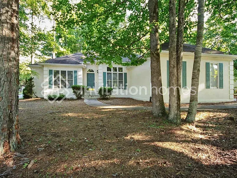 235 Fairview Chase — Photo 1