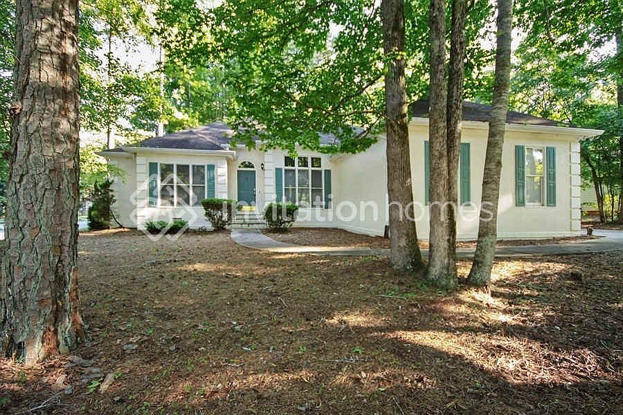 1st image of 235 Fairview Chase