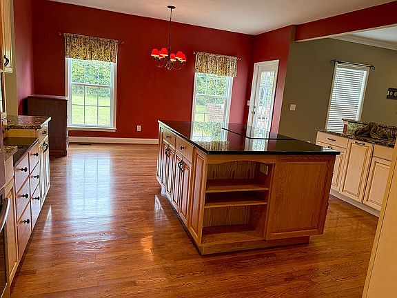 5th image of 104 Copeland Rd