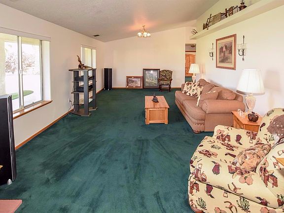 4th image of 15009 Sultana St