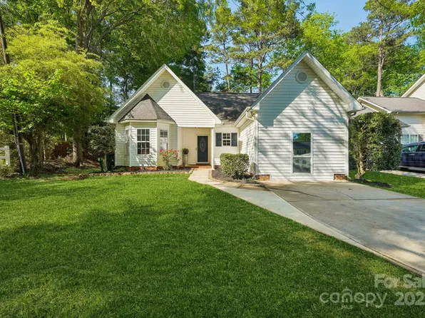 9200 Forest Green Dr, Charlotte, NC 28227