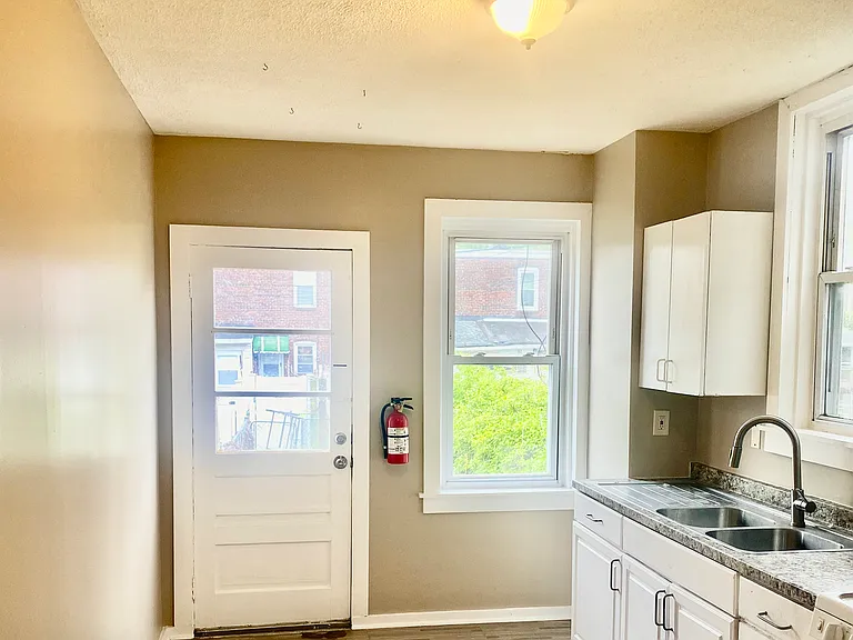 65 Railroad Ave — Photo 3