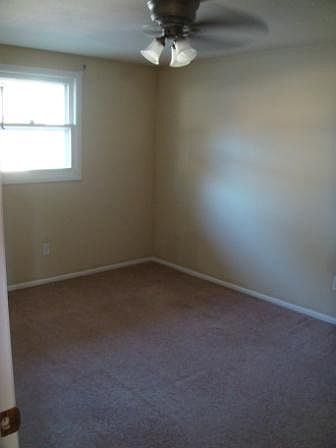 Nice sized dining room