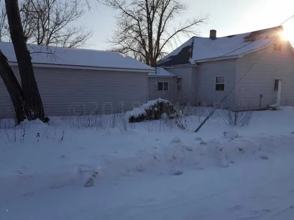 302 Thorpe St, Gary, MN 56545