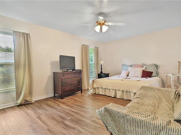 4th image of 17541 Jefferson St