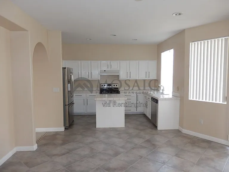 2106 E Briarwood Ter — Photo 5