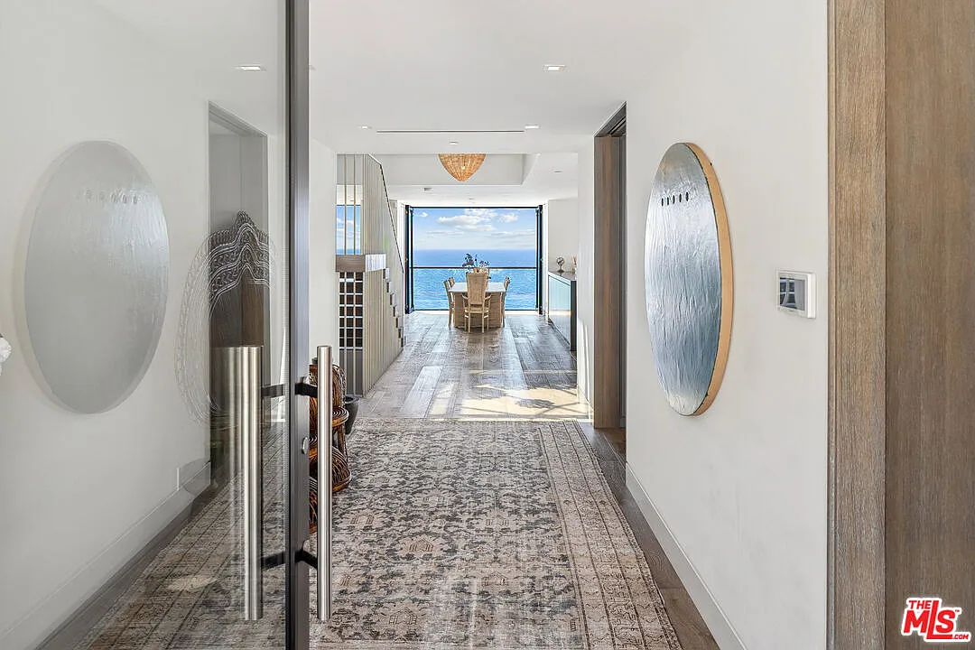 5 bed, 5.5 bath, 6904 sqft, $100,000 — Photo 3