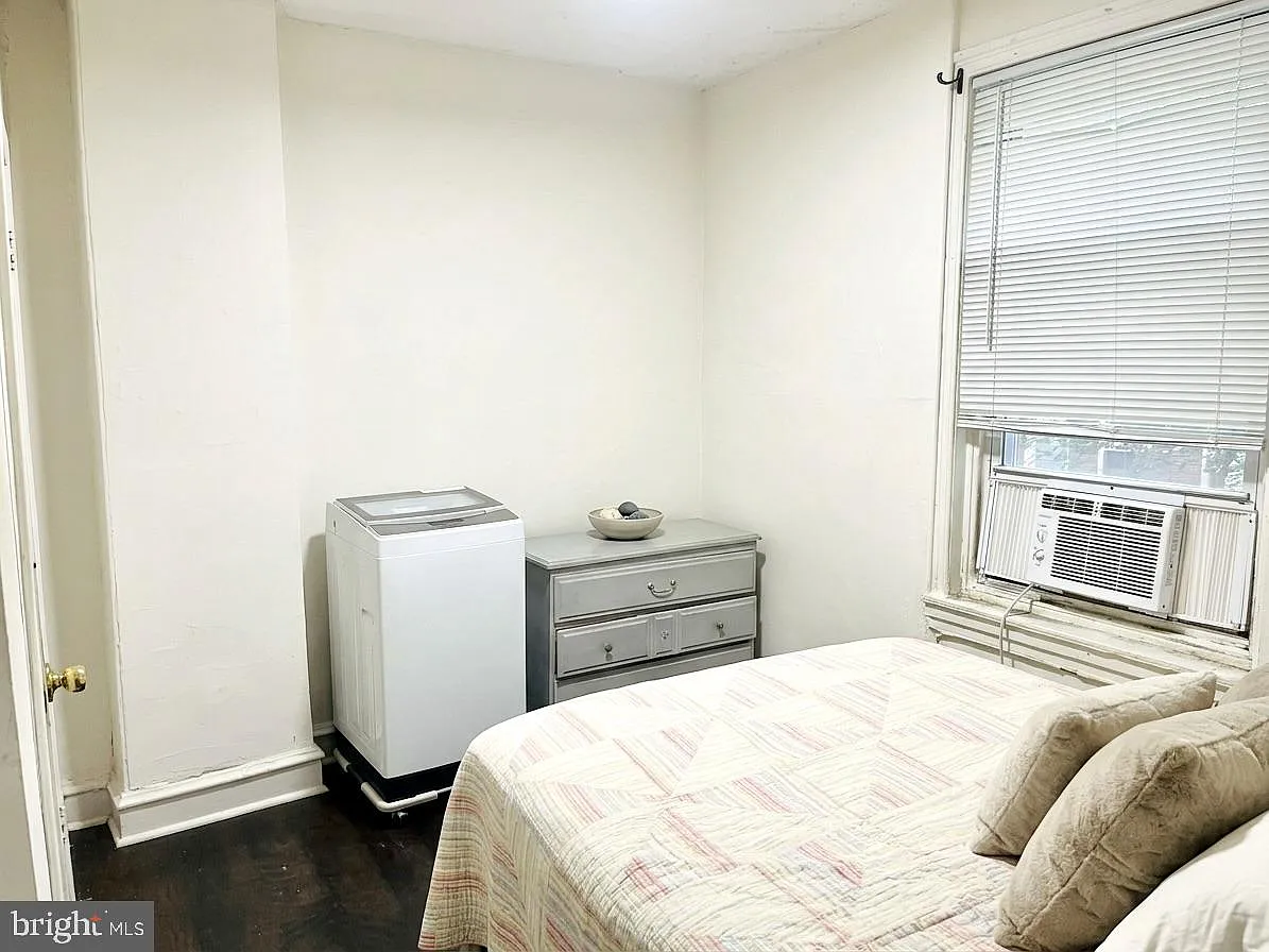 1 bed, 1.0 bath, 350 sqft, $1,095 — Photo 3
