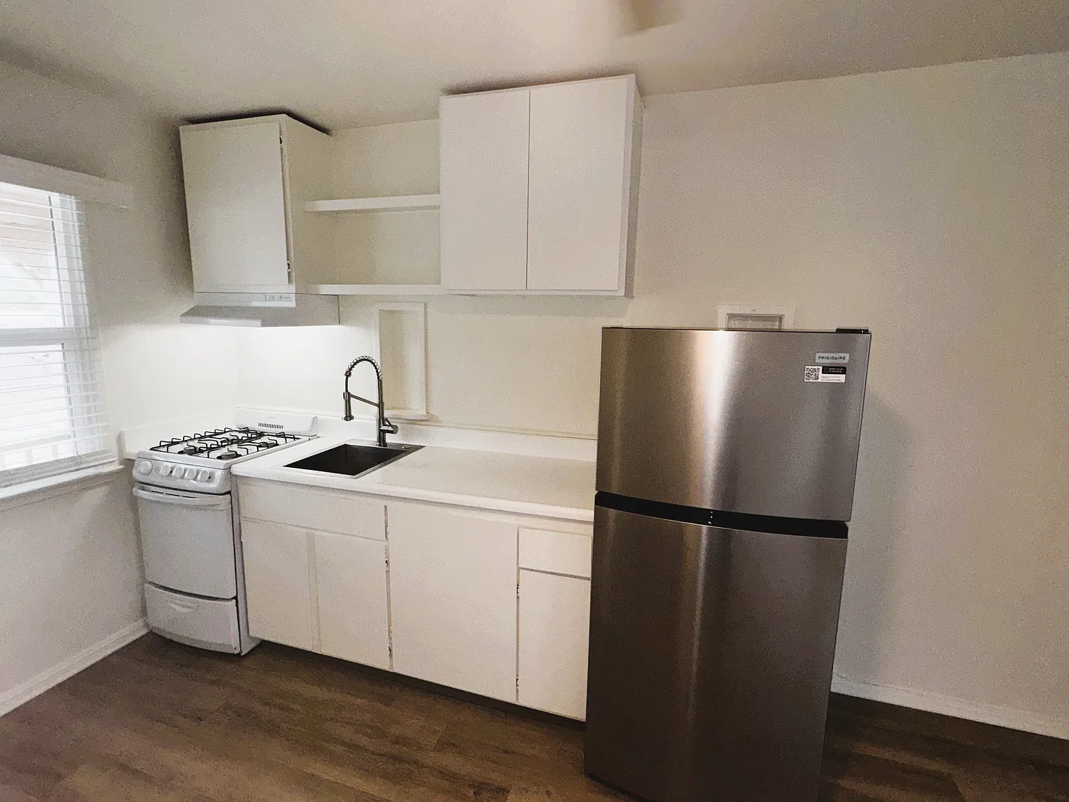 Studio, 210 sqft, $2,290 — Photo 4