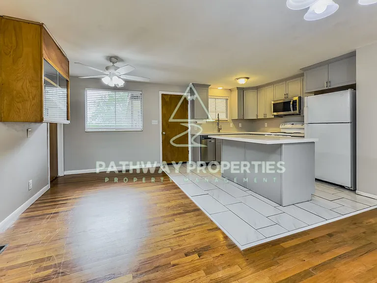 518 Vickie Ln — Photo 4
