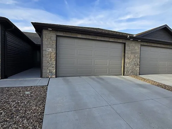 2912 Kings Corner Dr, Lincoln, NE 68516