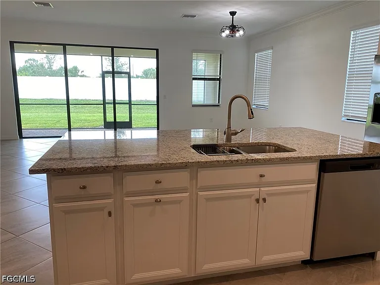 14662 Cantabria Dr — Photo 31