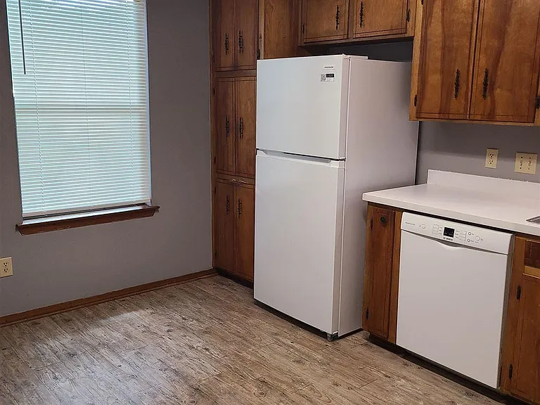 7800 Deborah Dr — Photo 4