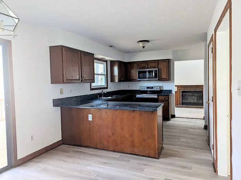 849 Lancaster Ln — Photo 8