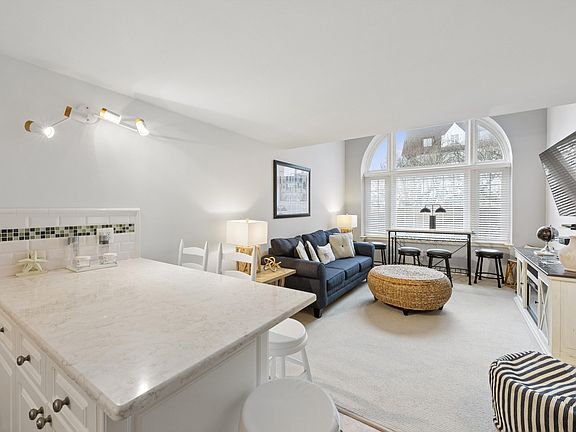 5th image of 236 Edgemere St #127