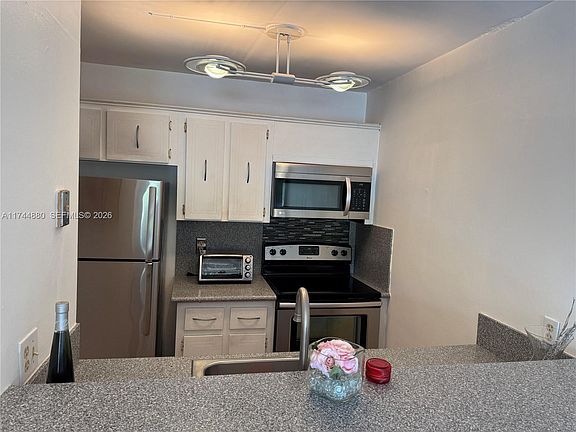 3rd image of 1225 NE 124th St APT 33A