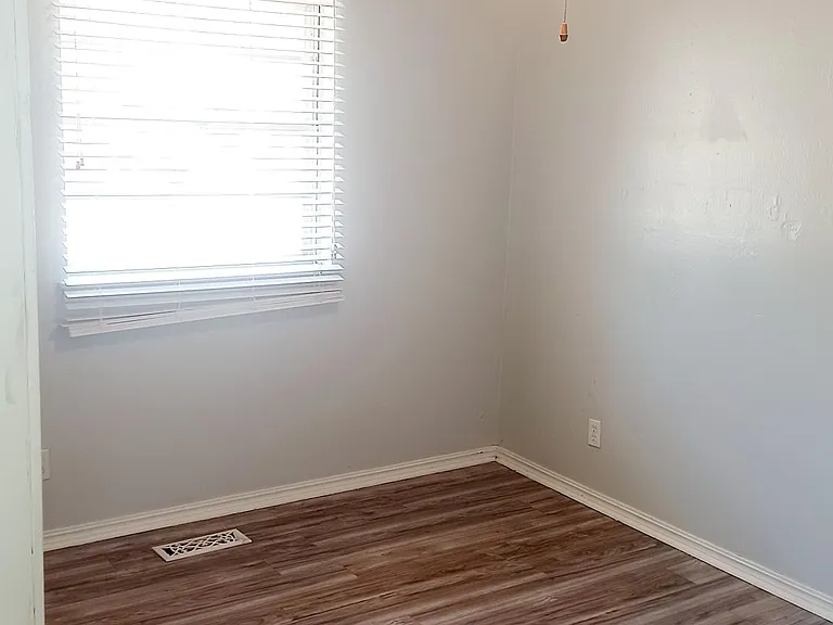648 W Beam Ave — Photo 19