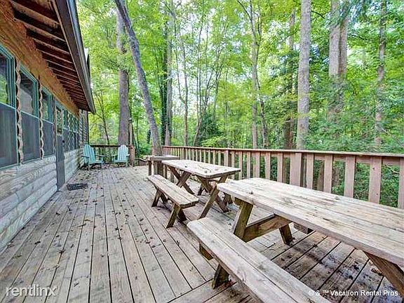 Everything tastes better when eaten outdoors