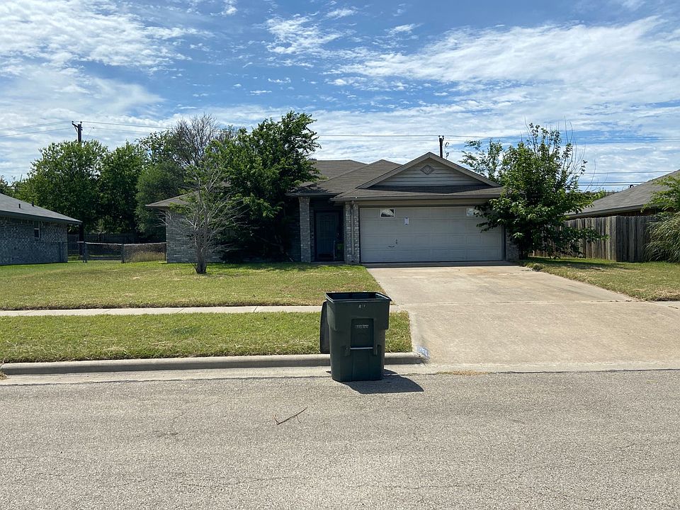 1st image of 3205 Christie Dr