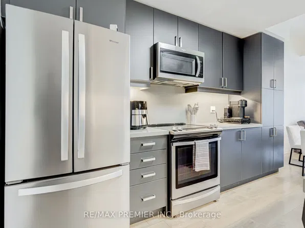 1010 Portage Pkwy #Townhouse 5, Vaughan, ON L4K 2M7