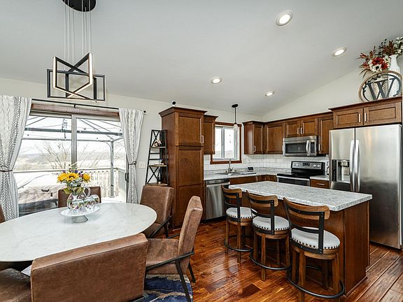 3rd image of 3993 Stone Point Dr NE