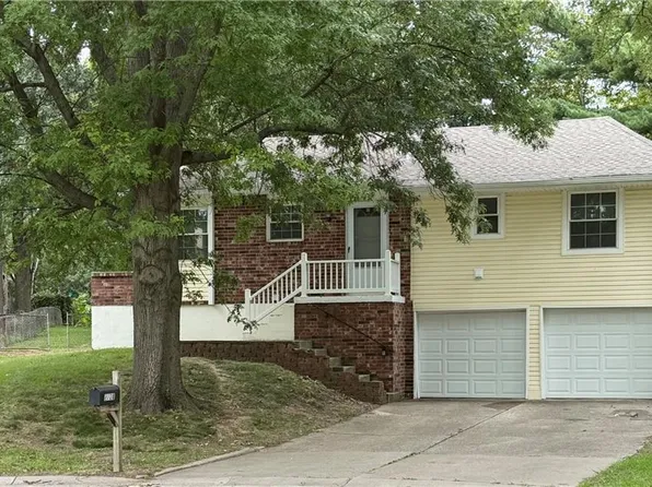 2728 NW Pembroke Pl, Blue Springs, MO 64015
