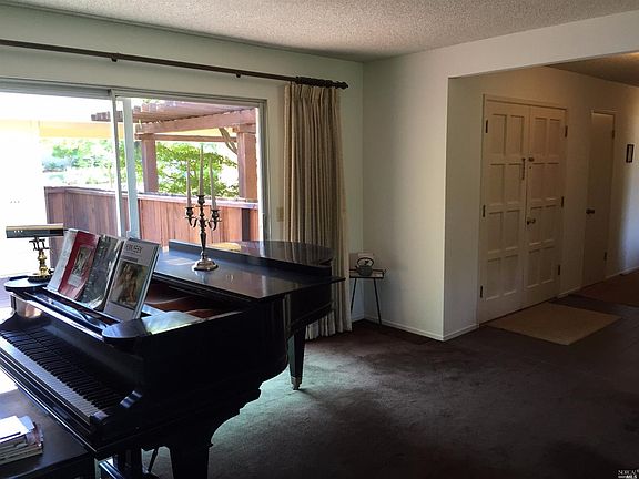 4th image of 1695 Sylvaner Ave