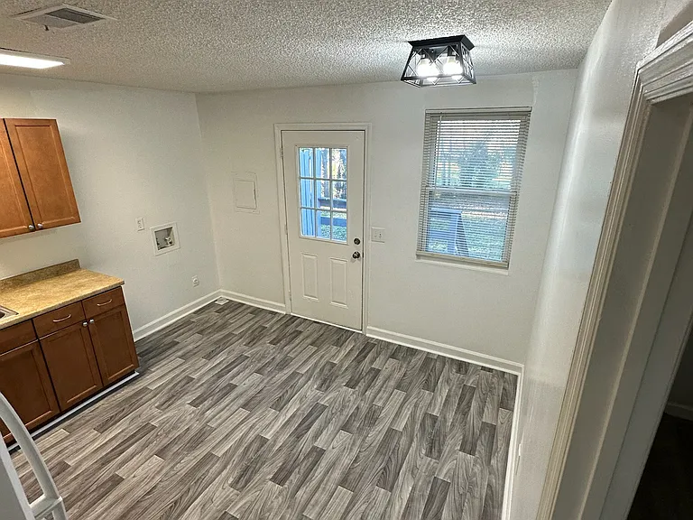 1143 N Graycroft Ave — Photo 2