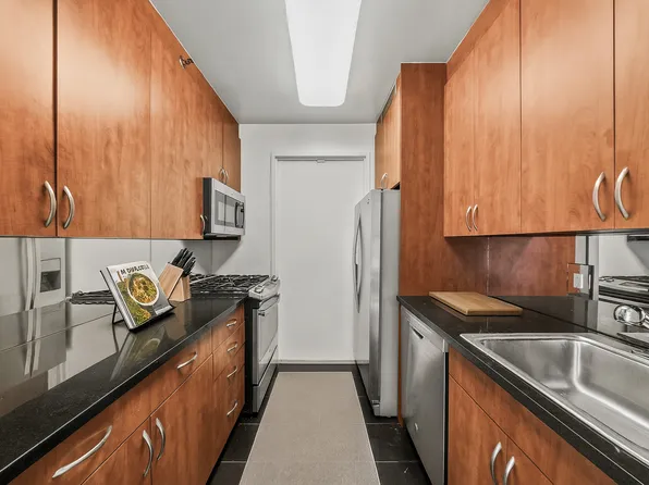 420 East 61st Street image 7 of 17