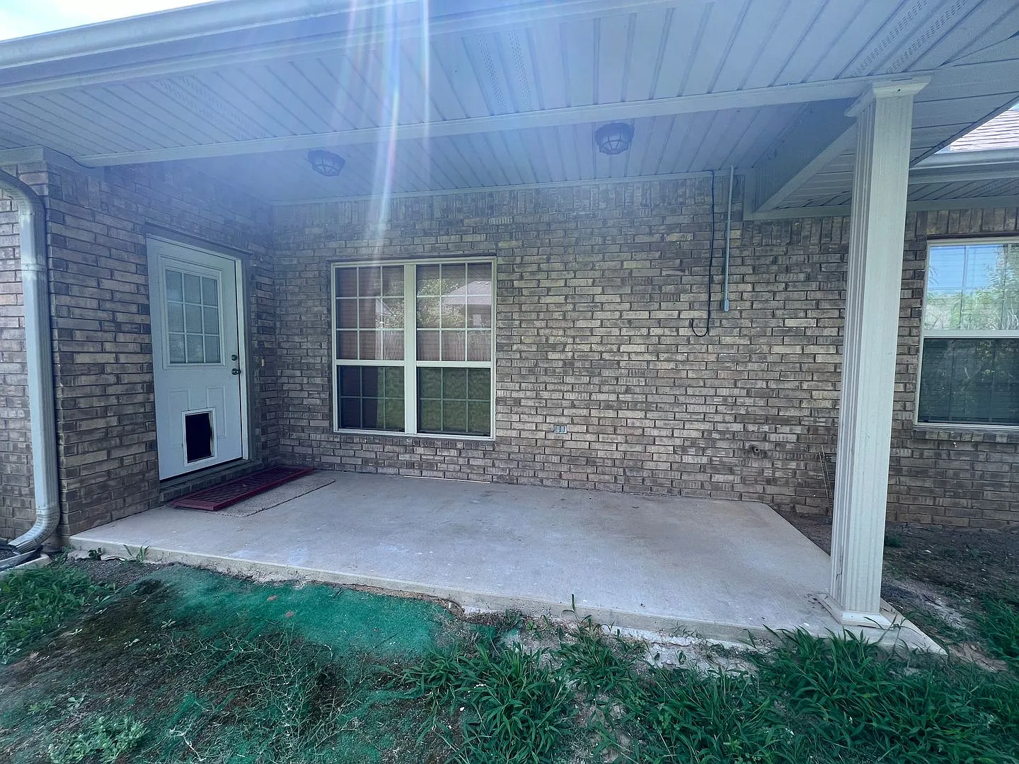 4 Bed 2 Bath House in desired part of Van Buren, Does NOT come with Fridge. Yard Care Included. — Photo 1
