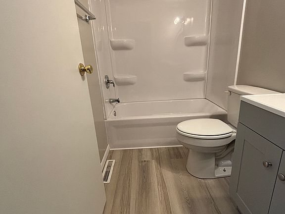 3rd image of 2336 Cherry Hills Dr APT B1