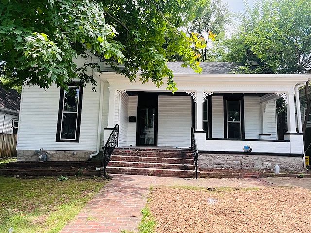 1st image of 636 E 10th Ave