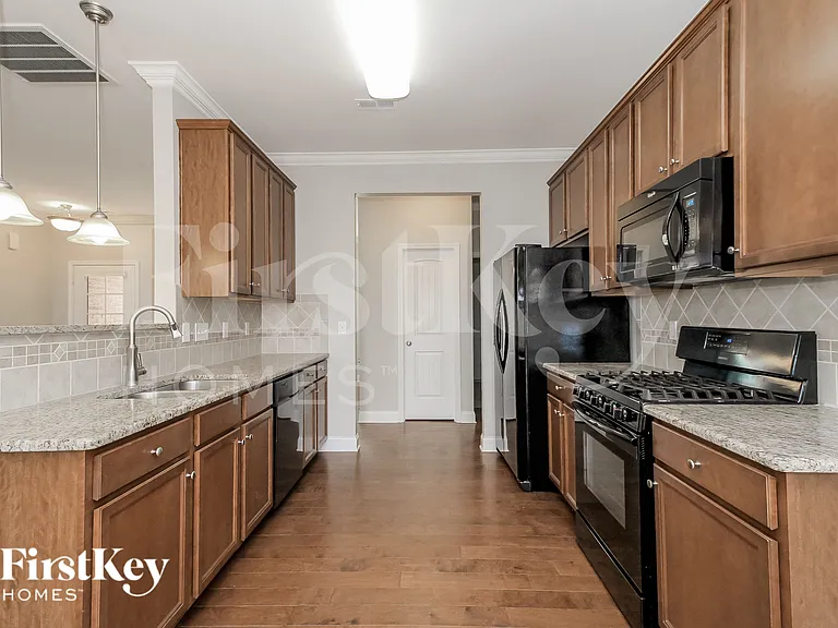 1643 Ashmead Ln — Photo 6