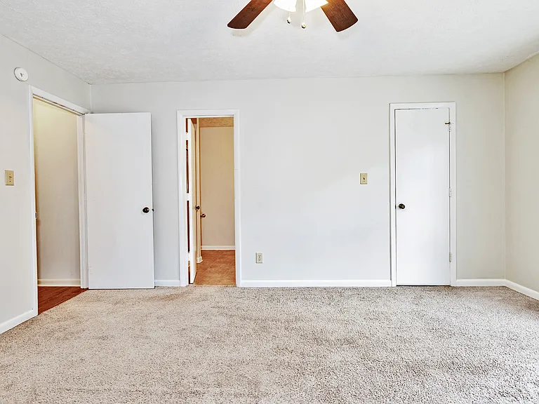 MASTER WALK IN CLOSET AND FULL BATH