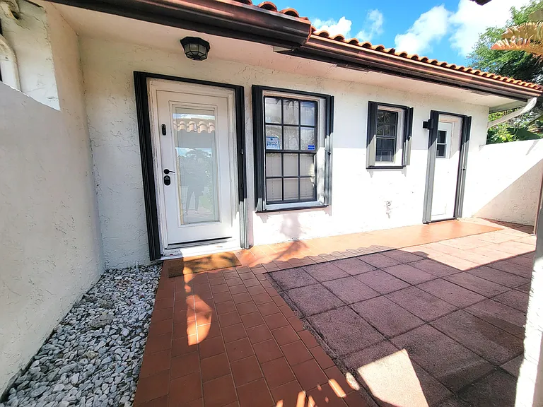 13465 Fountain View Blvd — Photo 38