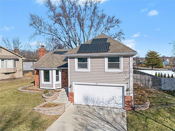 5th image of 716 NE Thames Dr